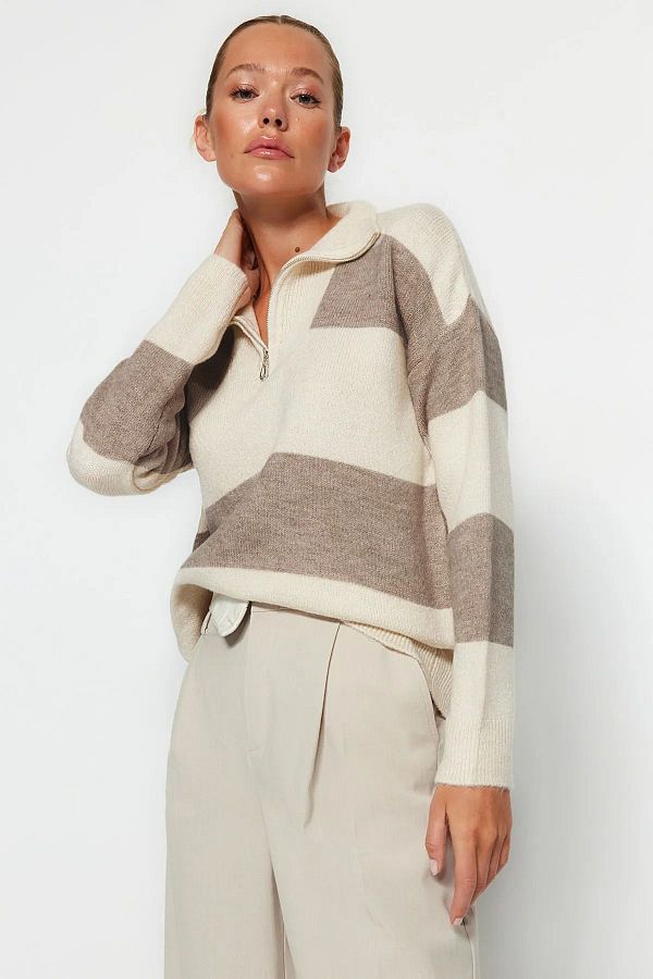 Trendyol Collection-Weich strukturierter beige Strickpullover – weite Passform, Reißverschluss TWOAW22KZ0424 1
