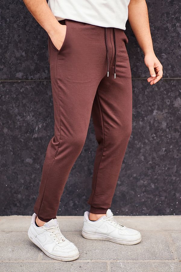 Trendyol Collection-Braune Jogger-Jogginghose mit normaler Passform – elastisches Bein TMNSS20EA0053 1