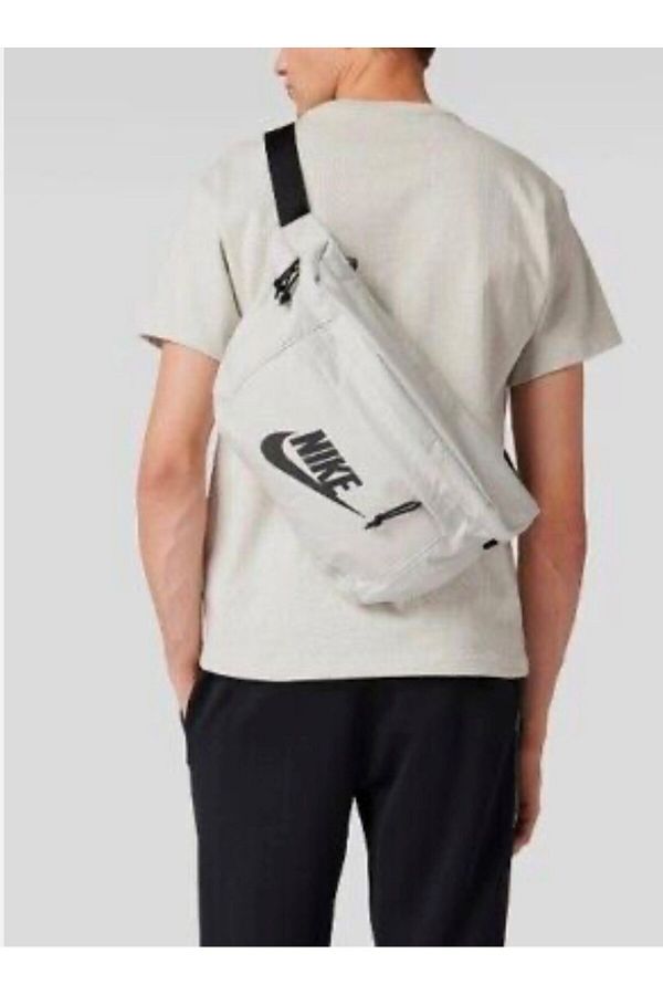 Nike tech bum bag clearance
