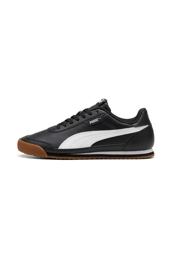 Flat puma sneakers top