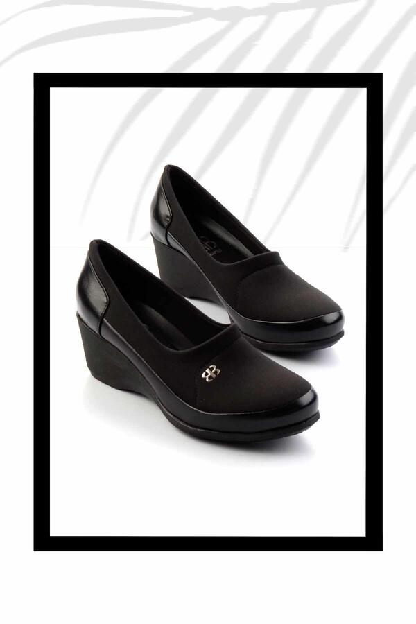 Bambi-Schwarze Damenschuhe mit Keilabsatz K 01311395509 1