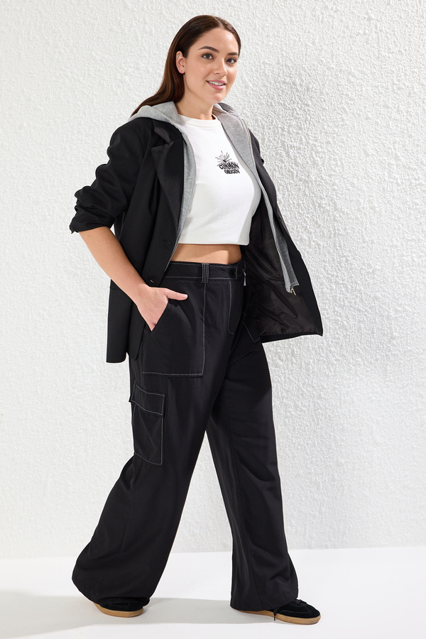 Trendyol Curve-Černé Cargo Wide Leg Kontrastní prošívání Detail Woven Pants Tbbaw25Ar00024 1