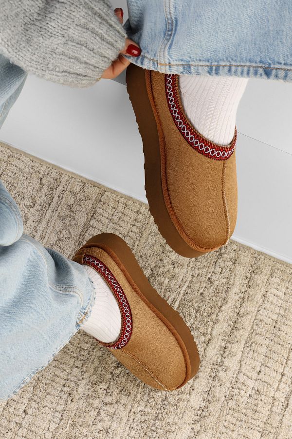Shoeberry-Uggps Damen Braun Pelzige Kurze Wildleder Flache Hausschuhe Tan Textil 1