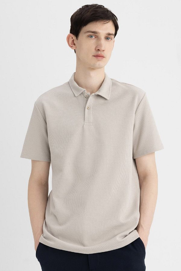 DeFacto-Neues, einfarbiges, kurzärmliges Basic-Poloshirt mit normaler Passform B4939ax24sp 1