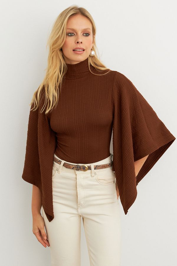Cool & Modest-MTF32-Modell, braune Fischerbluse mit Fledermausärmeln für Damen 1