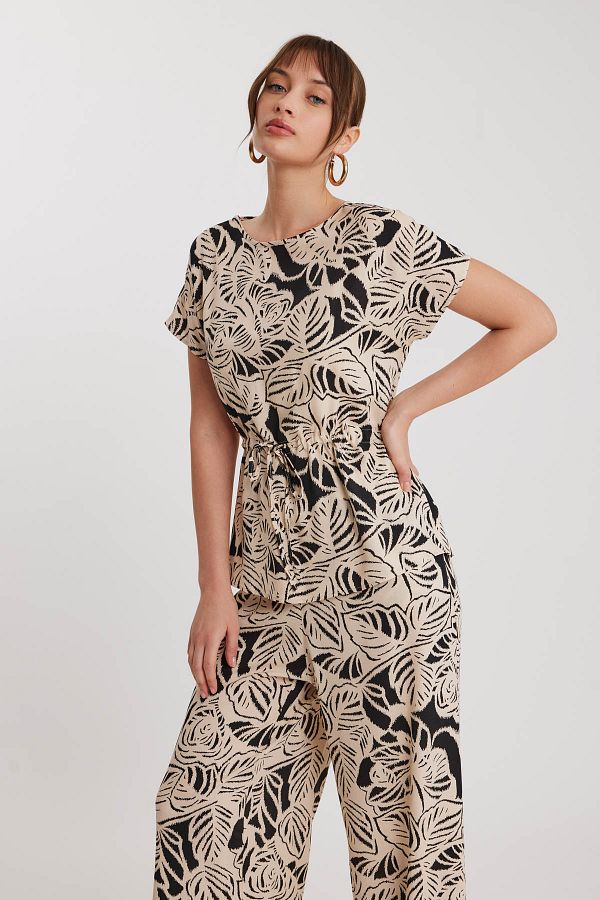 Vitrin-Short Sleeve Blouse with Gathered Waist Pattern 1