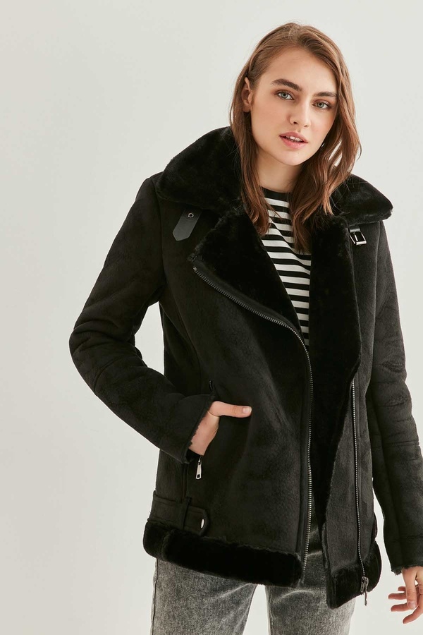 Vitrin-Lange Bikerjacke aus schwarzem Wildleder mit Kunstfelldetails 1
