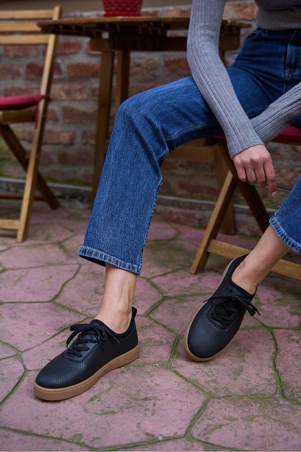 Madamra-Czarne damskie buty sportowe z teksturą siateczki 1