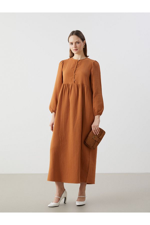 LC Waikiki-Damenkleid mit Rundhalsausschnitt 1