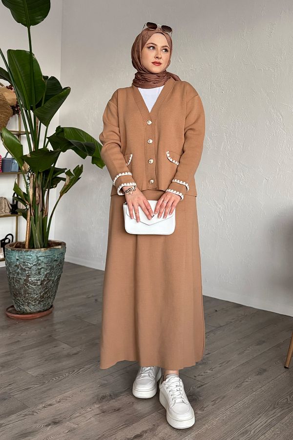 InStyle-طقم تريكو الجمل مع تنورة بتفاصيل خياطة 1