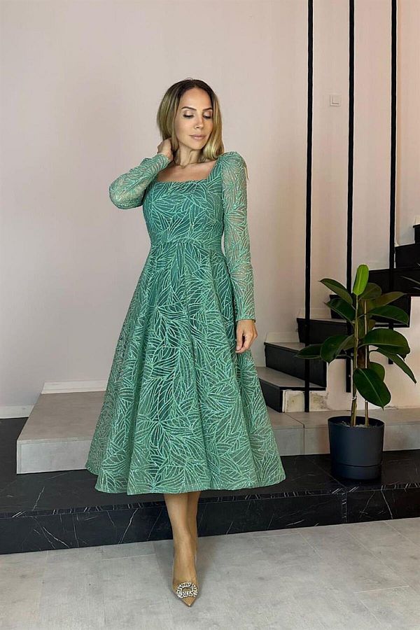 gesmoda-G0245 Rochie de design cu guler pătrat argintiu, lungime midi, mentă 1
