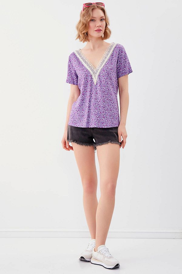 Vitrin-Floral V-Neck Blouse 1