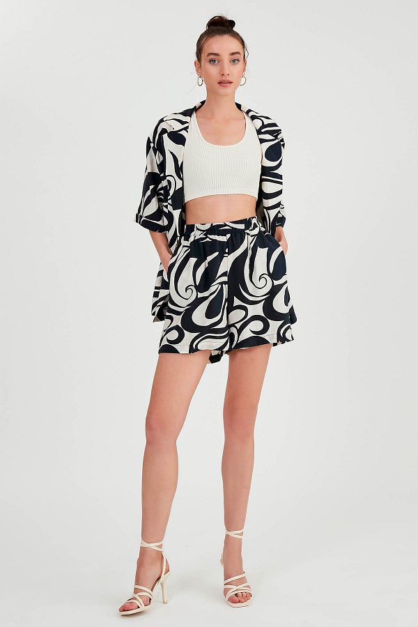 Vitrin-Patterned Pocket Shorts with Elastic Waist 1