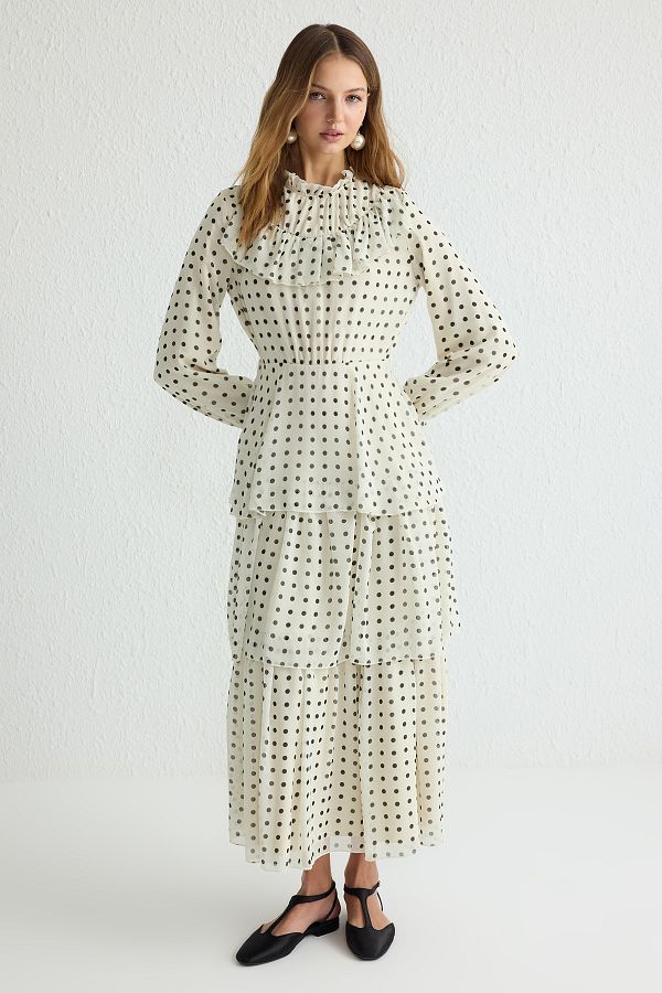Trendyol Modest-Sukienka z szyfonu tkanego i podszewką w kolorze ecru z wzorem w groszki TCTSS25EB00039 1