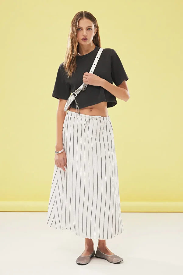 Trendyol Collection-Fusta albă cu dungi lungi maxi țesute cu balon TWOSS25ET00077 1