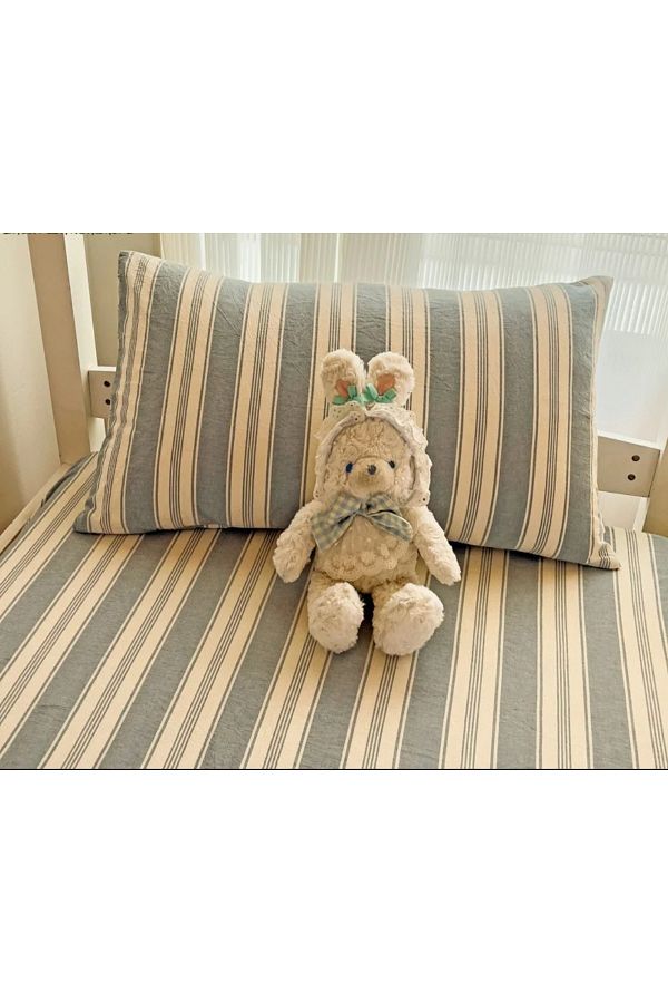 Totem-Patterned Fitted Sheet Set - Single/ Double/ Oversized 1