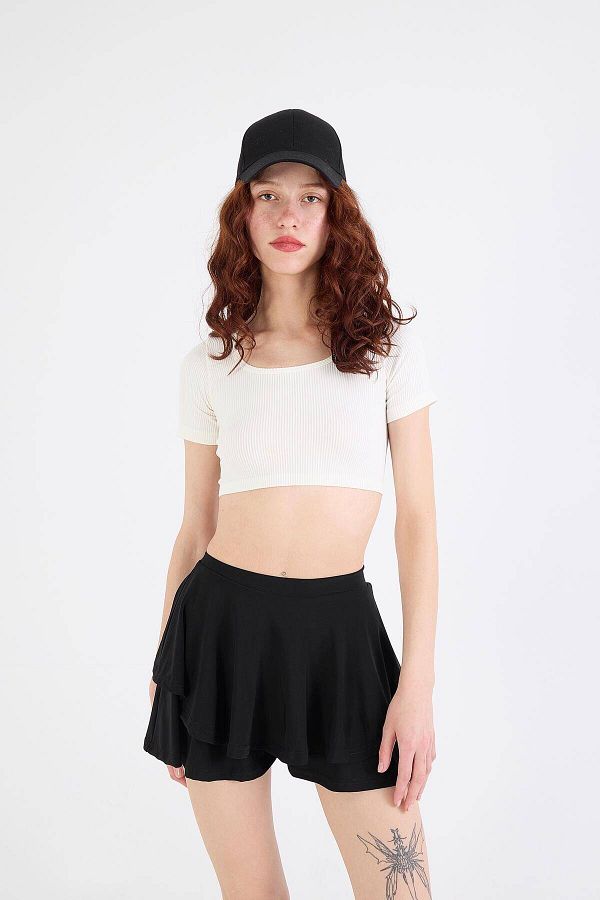 Addax-E3551-R4 Model Elastic Waist Frilly Short Skirt 1