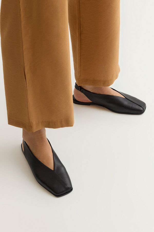 TRENDYOL SHOES-Schwarze Damen-Ballerinas aus echtem Leder mit offenem Rücken und quadratischer Zehenpartie TAKSS25BE00018 1