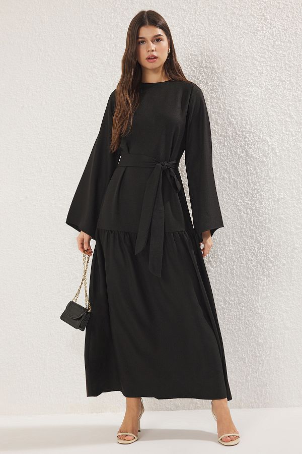 Trendyol Modest-Gewebtes Kleid im Leinen-Look mit schwarzer Schärpe TCTSS25EB00059 1