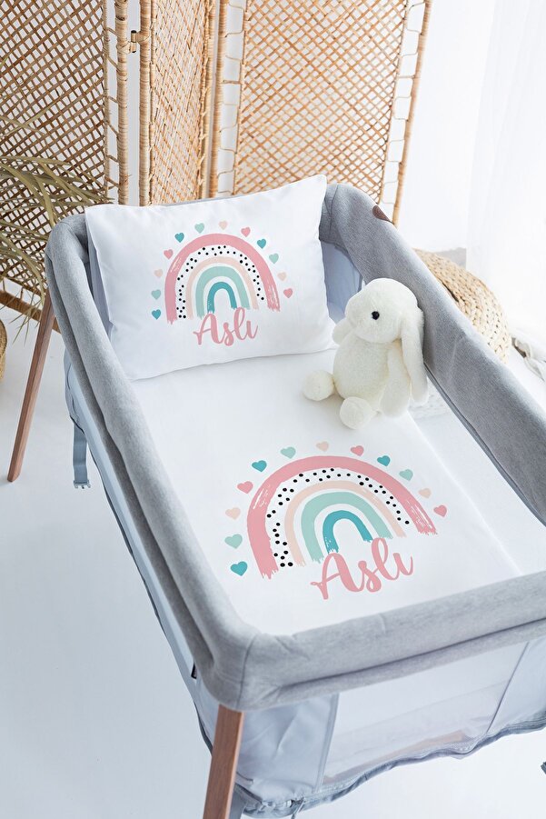 Lilabio %100 Pamuk Saten İsme Özel İsimli 70x120 Park Yatak Nevresim Seti Kalpli Gökkuşağı