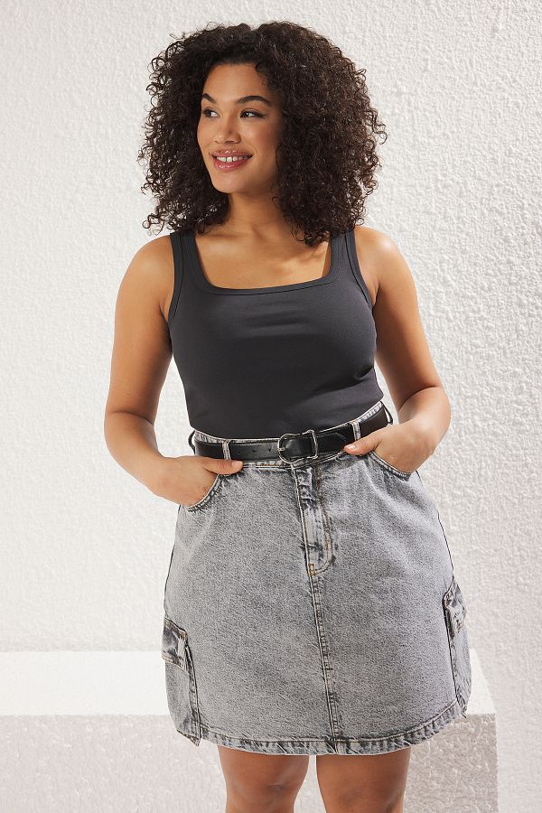 Trendyol Curve-Anthracite Square Collar Soft Fabricfitted Large Size Knitted Undershirt Tbbss25Cv00000 1