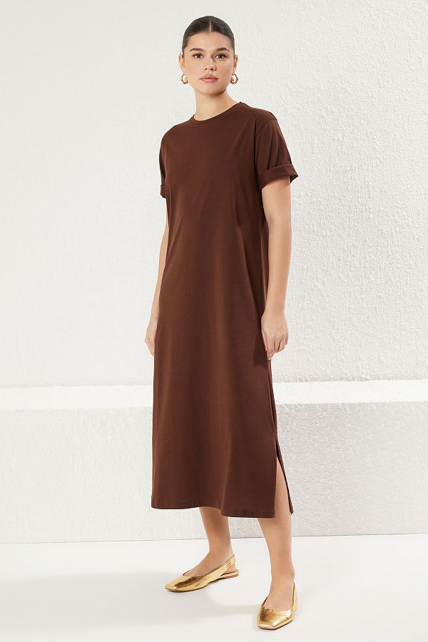 Trendyol Collection-Rochie tricou tricotată midi, maro închis, 100% jerseu simplu, cu mânecă scurtă TWOSS25EL00465 1