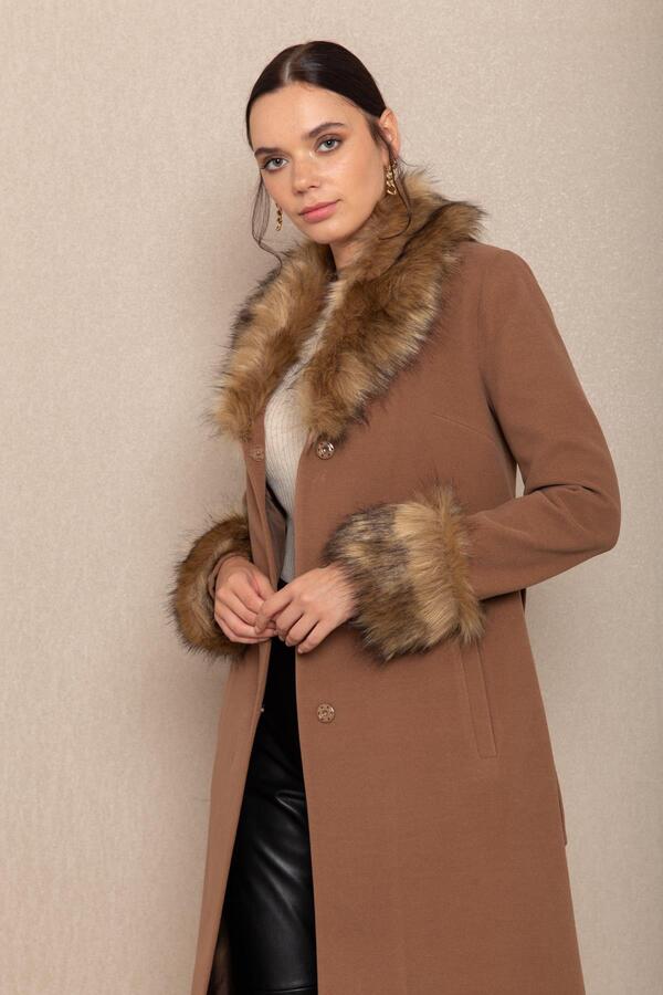 Concept.-Men's Collar Medium Length Coat with Mobile Fur Collar and Cuff 3636 1