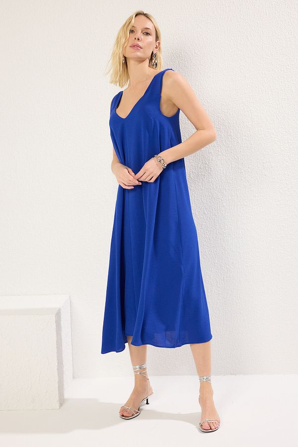 Trendyol Collection-Midi тъкана рокля Saks с отпуснато изрязване и V-образно деколте Twoss23El00882 1