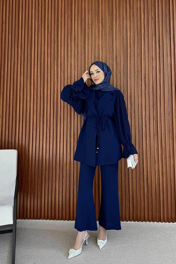 Melike Tatar-طقم كريب مطوي بأكمام باللون الأزرق الداكن 32-4002 1