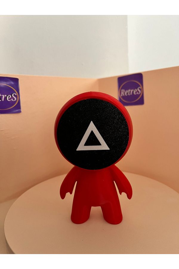 RetreS-Squid Game Guard Triangle Figure 13 cm 1