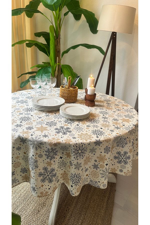 Decamor home-Stain Resistant Snowflake Patterned Black Ecru Round Tablecloth 1