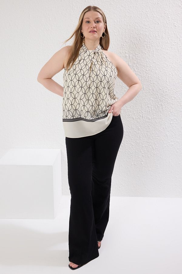 Trendyol Curve-Ecru-Moos-Krepp-gewebte Plus-Size-Bluse 1