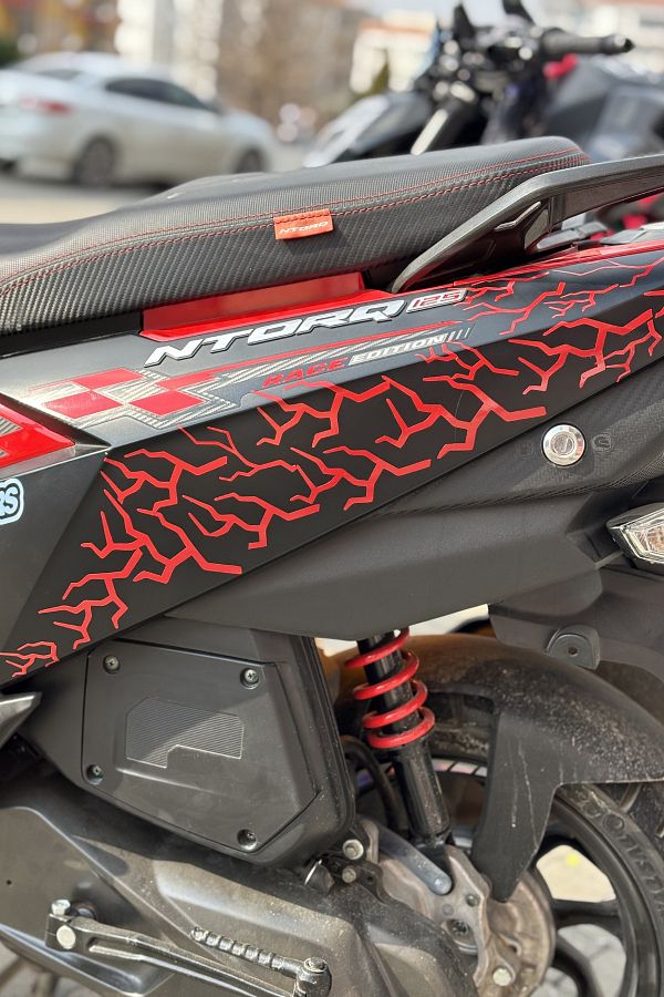 Banxtre-Red Color Segmented Lightning Set for Engine and Helmet (16 Pcs) 1