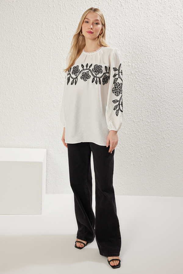 Trendyol Modest-Ecru haftowana, szczegółowa, tkana koszula hidżabowa Tctss25Uk00009 1