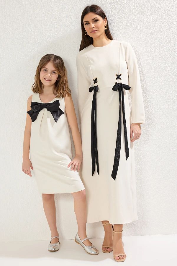 TRENDYOLKIDS-Weißes Mädchen-Mini-Me-Webkleid mit Schleife/Schleife, festlich, TKDSS25EL00038 1