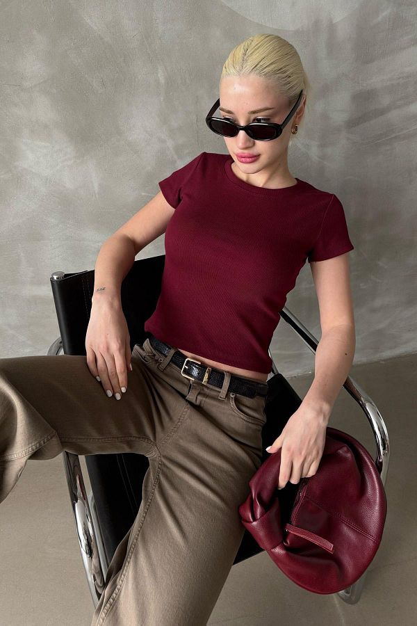 Madmext-Dámské tričko Claret Red Wide Collar Fitted Basic Mg2293 1