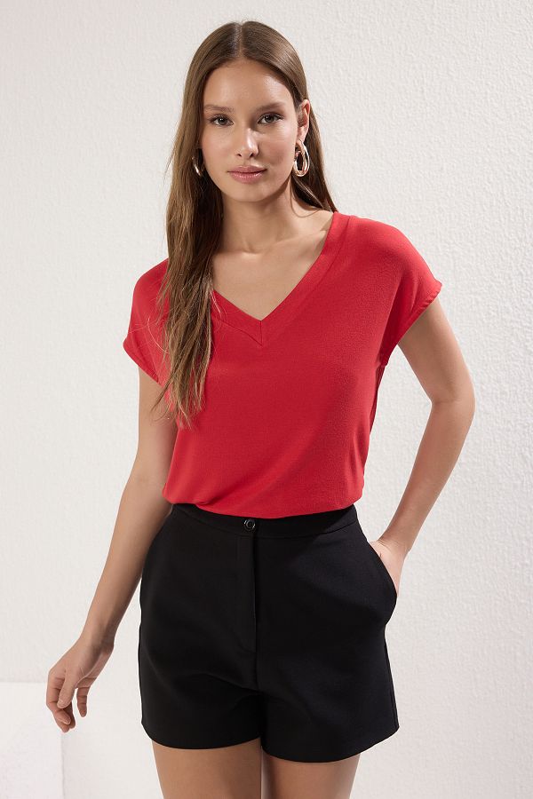 Trendyol Collection-Червена еластична вискозна блуза - Лунен ръкав с V-образно деколте, вталена Twoss24Bz00433 1