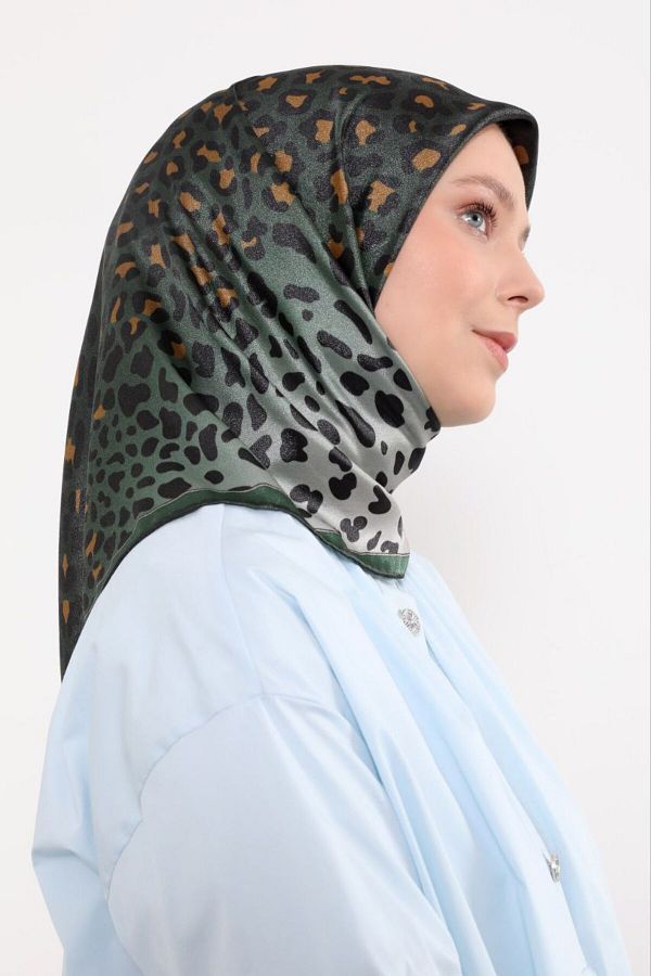 Levidor-Leopard Pattern Sparkling Crystal Scarf 1