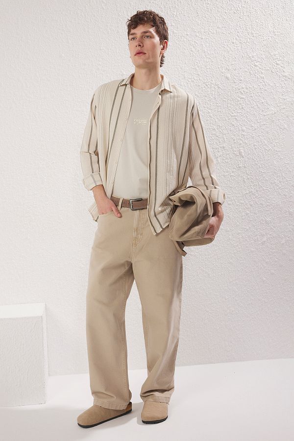 Trendyol Collection-Prémiová khaki košile Regular Fit s pruhy – plátěná textura TMNSS23GO00056 1