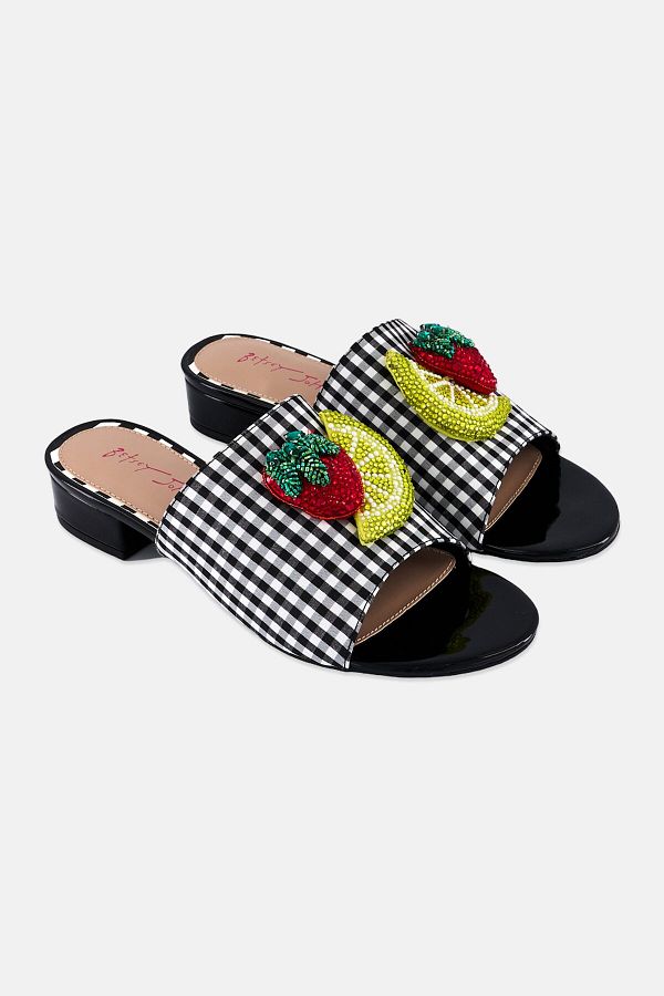 Betsey Johnson-Women Medium Lindyy Slip On Sandals, Black 1