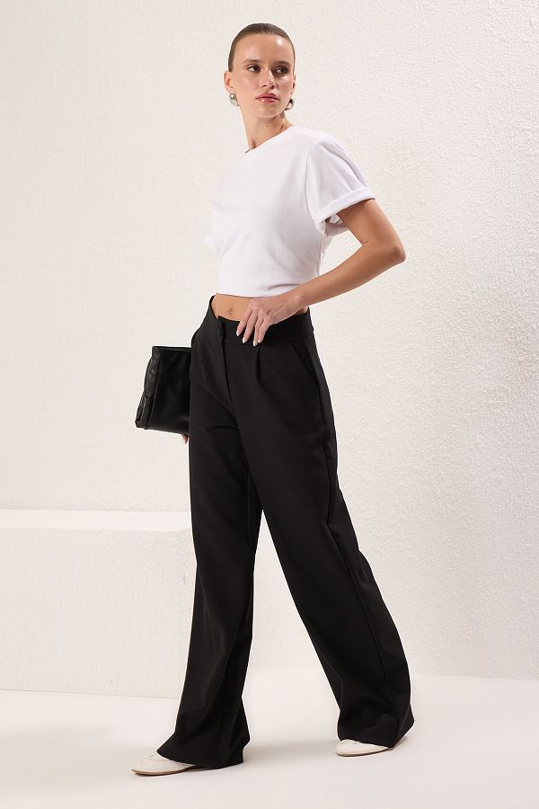 Trendyol Collection-Schwarze Stoffhose mit weitem Bein und Falten – TWOSS21PL0189 1