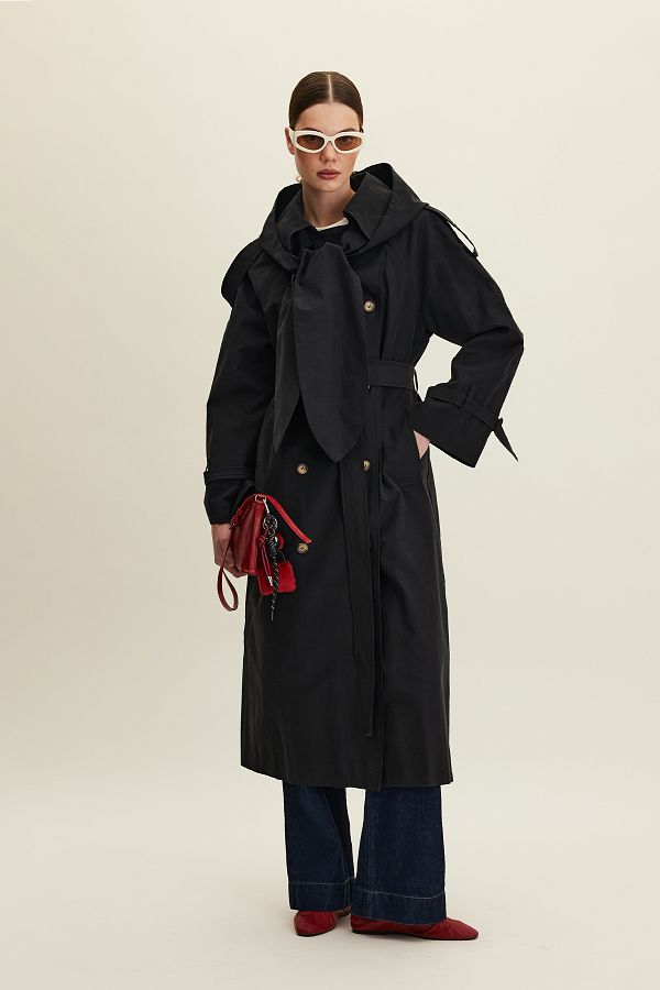 Manuka-Schwarzer Tokyo-Trenchcoat mit Kapuze 1