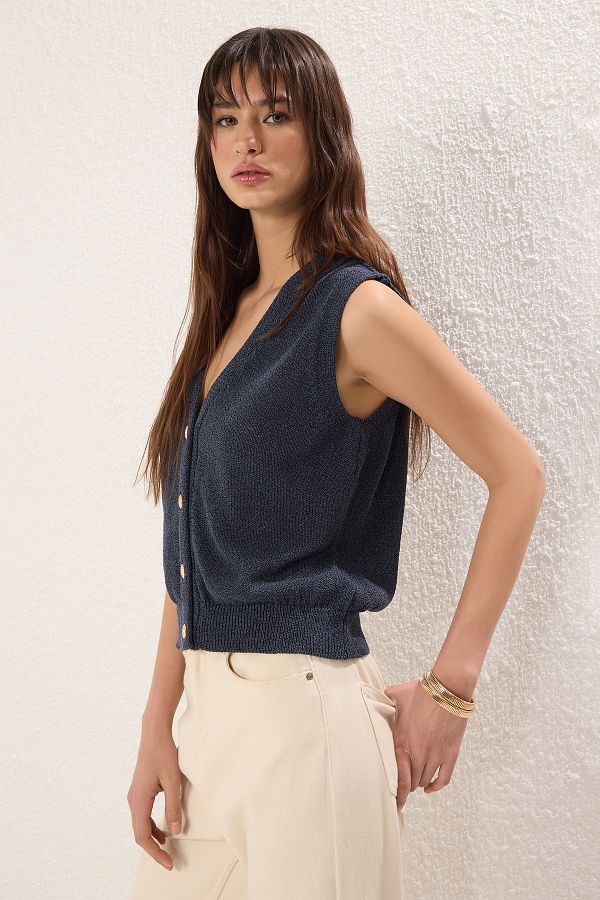 Trendyol Collection-Μπλε Navy κανονικό γιλέκο με λαιμόκοψη TWOSS25YE00071 1