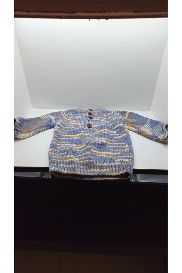 Mersin Alzheimer Derneği Mavi Kahreverengi Gri Detaylı El Örgüsü Arkadan Düğmeli Bebek Kazak 6-9 ay