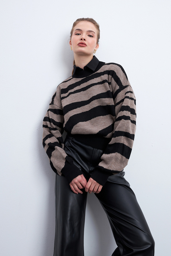 Know-Pulover negru cu model grafic cu gât - maro 1