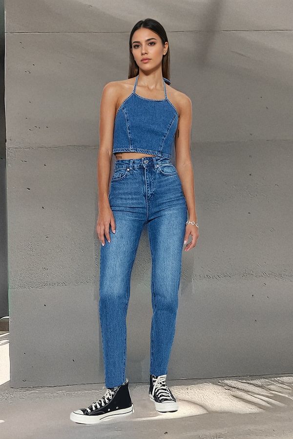 Trendyol Collection-Blaue, mehr haltbare, schmale Mom-Jeans mit hoher Taille TWOSS23JE00094 1