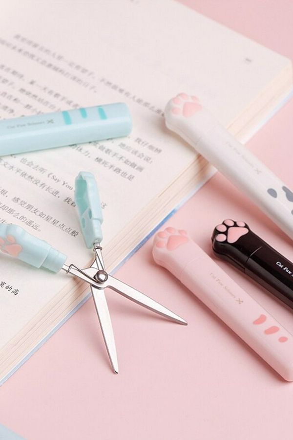 Nisankids-Paw Pattern Scissors with Mini Foldable Protection Box 1