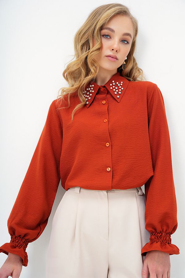 Trend Alaçatı Stili-Aerobin-Shirt für Damen mit Perlen- und Steinstickerei ALC-X10085 1