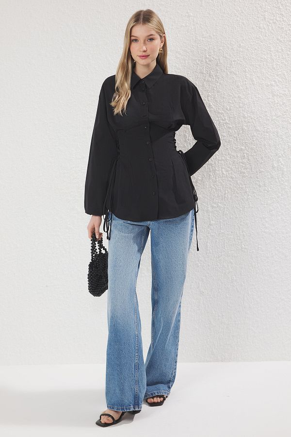 Trendyol Modest-Černá tkaná košile s detailem kravaty v pase TCTSS25TG00003 1