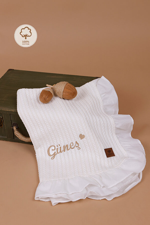 JUNİPERUS Kişiye Özel Nakışlı İsimli Fırfırlı Ekru Bebek Pikesi & Battaniye Oeko-Tex Sertifikalı %100 Pamuk